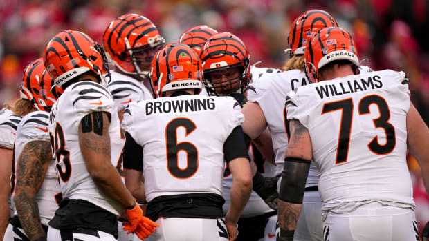 Dec 31, 2023; Kansas City, Missouri, USA; Cincinnati Bengals quarterback Jake Browning (6) calls a play in the huddle in the first quarter during a Week 17 NFL football game between the Cincinnati Bengals and the Kansas City Chiefs at GEHA Field at Arrowhead Stadium. Mandatory Credit: Kareem Elgazzar-USA TODAY Sports  